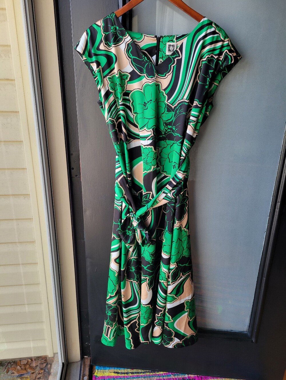 Anne Klein Vidya Bold Green Black Bloom Satin Midi Dress Size Medium Belted - Picture 2 of 8